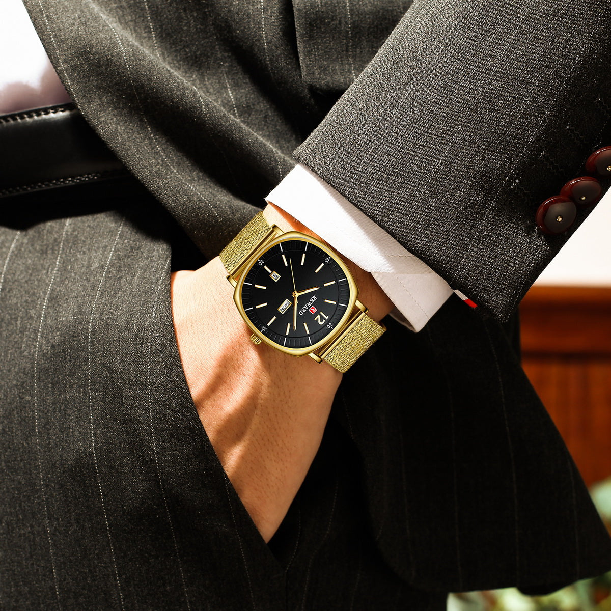 REWARD™ SQuare Watch - Gold
