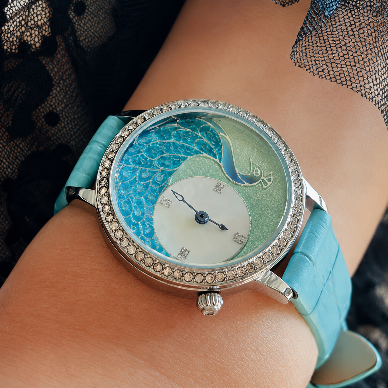 Pavelle - Elegant Peacock Quartz Watch